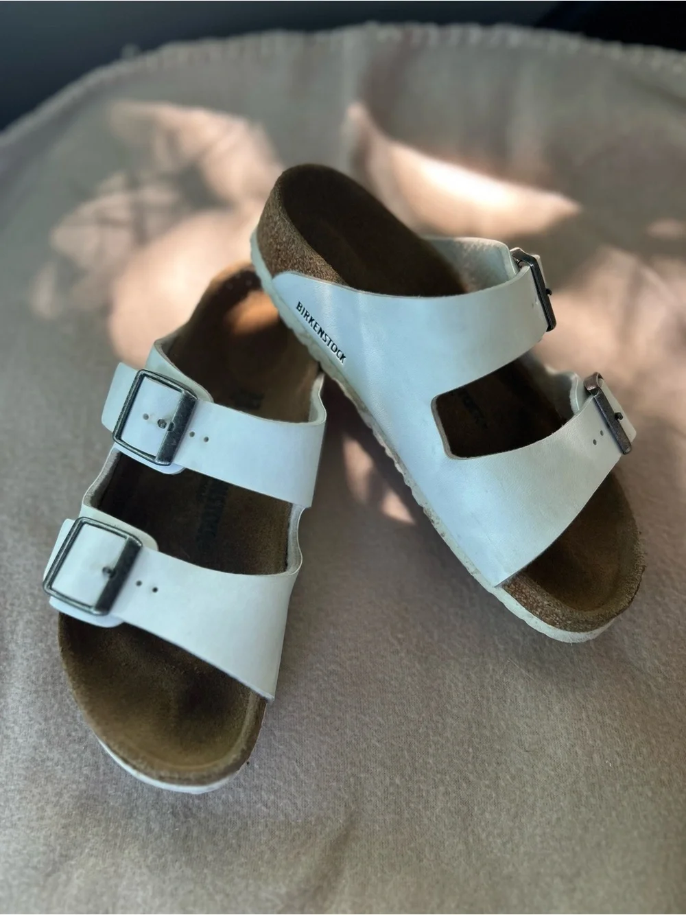 Birkenstock Arizona White Kids Two-Strap Sandals size 2(33))